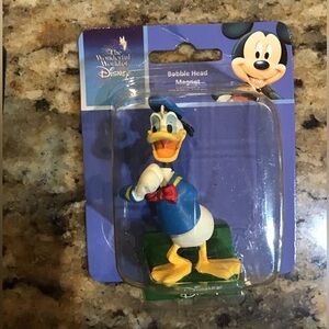 Collectable Donald Duck Bobblehead Magnet. New